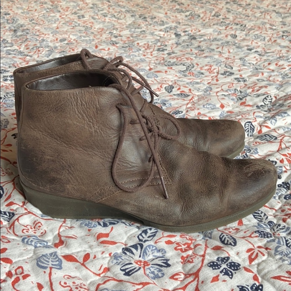 Ecco brown leather booties